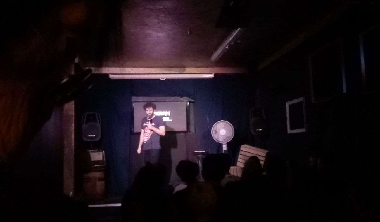 Ein Auftritt auf einer kleinen Berliner Comedybühne.
